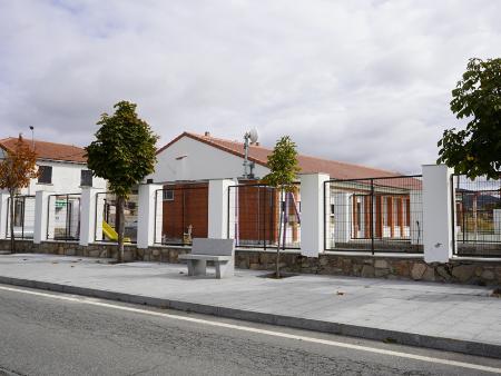 Imagen Catorce municipios llevarán a cabo obras de mejora en sus centros educativos gracias a una inversión de 300.000 euros cofinanciada por...